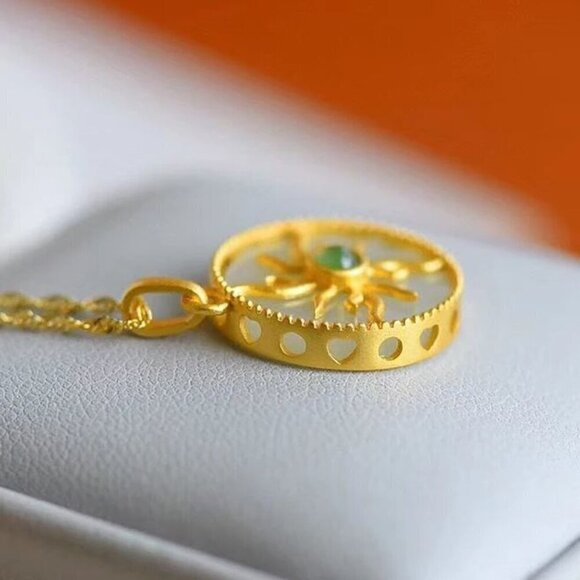 NEW Gold Tone Pendant Metal White Jade Look Sunburst Necklace Chain Green Center - Picture 2 of 4